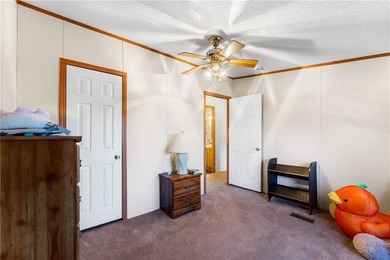 Welcome to a peaceful retreat where comfort, convenience, and on Holiday Island Executive Golf Course in Arkansas - for sale on GolfHomes.com, golf home, golf lot