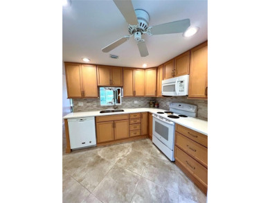 2nd FLOOR CORNER with WIDE GOLF/LAKE/POOL VIEW Plus HURRICANE on Wynmoor Golf Course in Florida - for sale on GolfHomes.com, golf home, golf lot