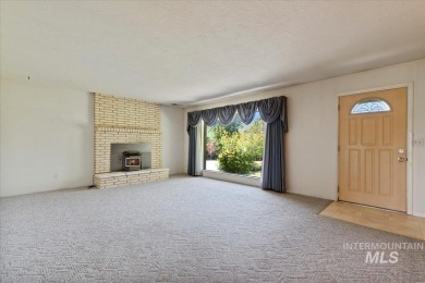 Quality construction, Wide open floor plan, lots of bedrooms on Purple Sage Golf Course in Idaho - for sale on GolfHomes.com, golf home, golf lot