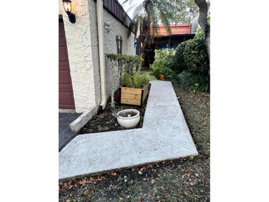 Beautiful and updated 2BR/1.5BA villa with 1-car garage anda NEW on Colony West Country Club in Florida - for sale on GolfHomes.com, golf home, golf lot