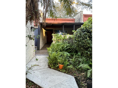 Beautiful and updated 2BR/1.5BA villa with 1-car garage anda NEW on Colony West Country Club in Florida - for sale on GolfHomes.com, golf home, golf lot