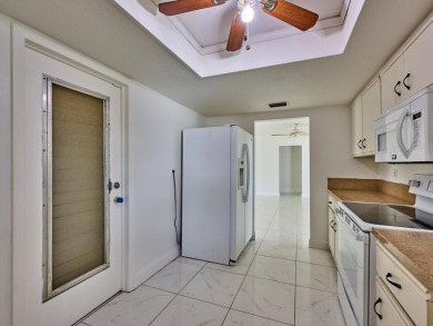 *Impact Windows**Bright & Airy**55 Plus Community*--Welcome to on Leisureville Community Association in Florida - for sale on GolfHomes.com, golf home, golf lot