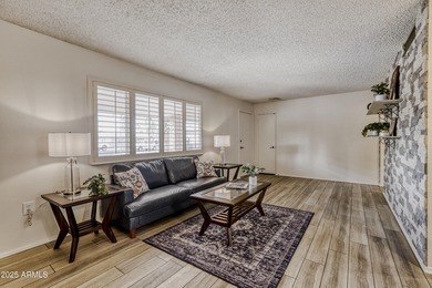 Welcome to this charming 2-bedroom, 2-bath home in Sun City on PalmBrook Country Club in Arizona - for sale on GolfHomes.com, golf home, golf lot