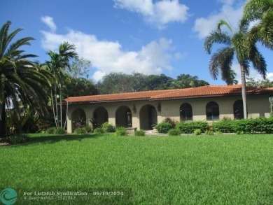 This home can be your own dream Oasis! Spacious 4 bedroom, 3 on Country Club of Coral Springs in Florida - for sale on GolfHomes.com, golf home, golf lot