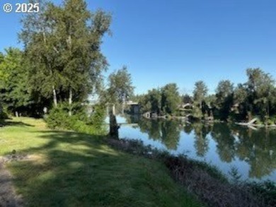 Welcome home to this charming Charbonneau ground-level condo on Charbonneau Golf Club in Oregon - for sale on GolfHomes.com, golf home, golf lot