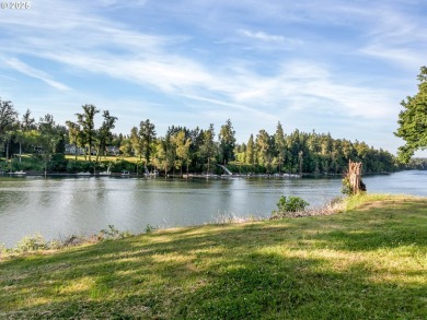 Welcome home to this charming Charbonneau ground-level condo on Charbonneau Golf Club in Oregon - for sale on GolfHomes.com, golf home, golf lot