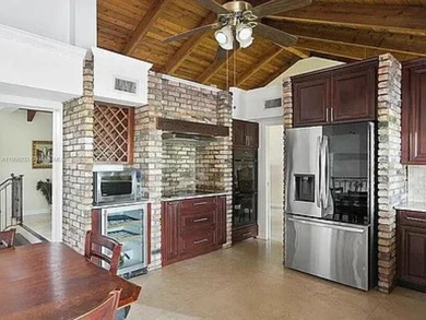 FABULOUS GOLF COURSE/LAKE/POOL GEM IN THE HIGHLY SOUGHT-AFTER on Jacaranda Golf Club in Florida - for sale on GolfHomes.com, golf home, golf lot