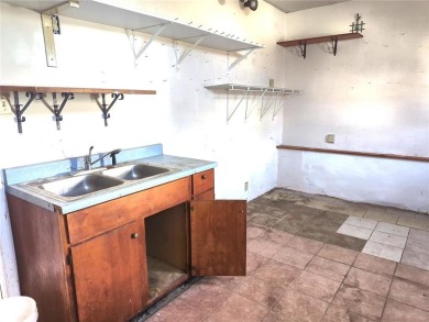 ATTENTION HOBBYIST OR CAR ENTHUSIAST! HUGE 2 STORY 2 CAR GARAGE on Glen Echo Country Club in Missouri - for sale on GolfHomes.com, golf home, golf lot