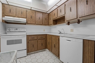 High-floor 2/2 (1,313 SF) with an extra large balcony that on Turnberry Isle Resort and Club in Florida - for sale on GolfHomes.com, golf home, golf lot