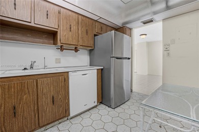 High-floor 2/2 (1,313 SF) with an extra large balcony that on Turnberry Isle Resort and Club in Florida - for sale on GolfHomes.com, golf home, golf lot