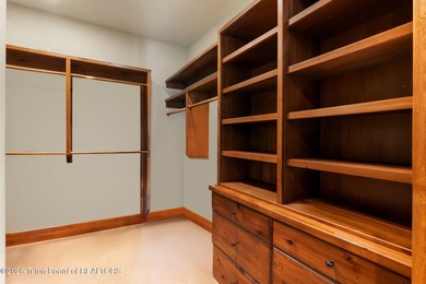 Well-appointed home in Tributary located near all the on Huntsman Springs Golf Club in Idaho - for sale on GolfHomes.com, golf home, golf lot