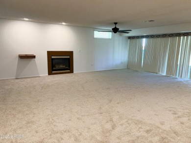 Great Gemini home in Sun City freshly painted and new carpet on Sun City Lakes West and East in Arizona - for sale on GolfHomes.com, golf home, golf lot
