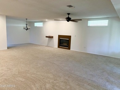 Great Gemini home in Sun City freshly painted and new carpet on Sun City Lakes West and East in Arizona - for sale on GolfHomes.com, golf home, golf lot