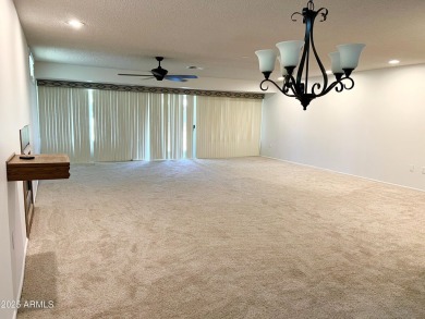 Great Gemini home in Sun City freshly painted and new carpet on Sun City Lakes West and East in Arizona - for sale on GolfHomes.com, golf home, golf lot