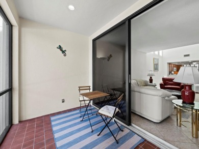 Bathed in natural light, this 2BR, 2.5BA townhome in Fairway Bay on Longboat Key Golf Club Resort in Florida - for sale on GolfHomes.com, golf home, golf lot
