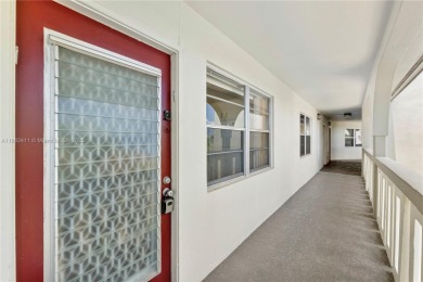 SPACIOUS 2 BED / 2 BATH LOCATED IN DESIRABLE COMMUNITY WITH on Wynmoor Golf Course in Florida - for sale on GolfHomes.com, golf home, golf lot