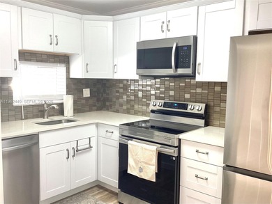 Golfer's Delight!

Awesome views, first floor convenience on Hollybrook Golf and Tennis Club  in Florida - for sale on GolfHomes.com, golf home, golf lot