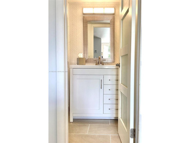 Golfer's Delight!

Awesome views, first floor convenience on Hollybrook Golf and Tennis Club  in Florida - for sale on GolfHomes.com, golf home, golf lot