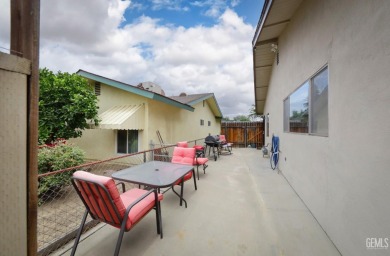 Live on the green and experience the charm of this well-loved on Sundale Country Club in California - for sale on GolfHomes.com, golf home, golf lot