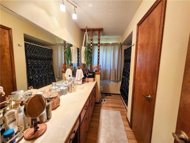 Charming 2-bed, 2-bath home in a quiet Bella Vista neighborhood on Bella Vista Country Club - Scottsdale in Arkansas - for sale on GolfHomes.com, golf home, golf lot