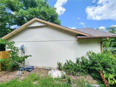 Charming 2-bed, 2-bath home in a quiet Bella Vista neighborhood on Bella Vista Country Club - Scottsdale in Arkansas - for sale on GolfHomes.com, golf home, golf lot