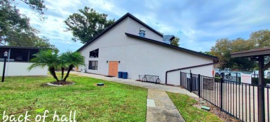 55+/1989/2 BD/2 BA/800 SQ FT/NEW FLOORING/LARGE SCREENED LANAI on Zephyrhills Municipal Golf Course in Florida - for sale on GolfHomes.com, golf home, golf lot