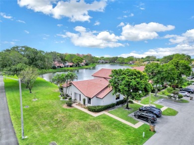 Beautiful 3 bed, 2 bath corner unit townhome in The Lakes of on Deer Creek Golf Club in Florida - for sale on GolfHomes.com, golf home, golf lot