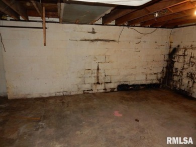 Situated across from Bunn Golf Course and Bunn Park, this 1.5 on Bunn Golf Course in Illinois - for sale on GolfHomes.com, golf home, golf lot