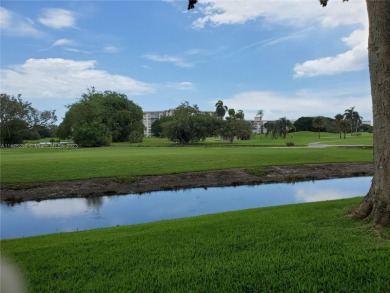Beautiful Condo Close to Main Highways and to the on Pompano Beach Golf Course  in Florida - for sale on GolfHomes.com, golf home, golf lot