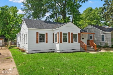 Welcome to your dream home! This charming 3 bed, 2 bath on Querbes Park Golf Course in Louisiana - for sale on GolfHomes.com, golf home, golf lot