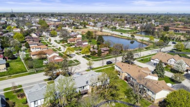 Move-in ready 2nd floor, 2-bedroom, 2-bath condo located in the on Green Meadows Golf Club in Illinois - for sale on GolfHomes.com, golf home, golf lot