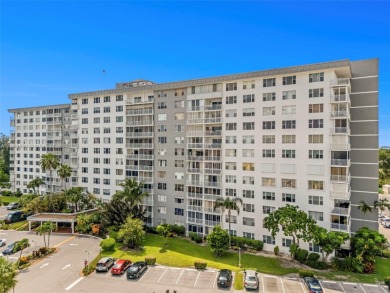 Beautifully updated 2-bed, 2-bath condo in an all-ages on Hillcrest Golf and Country Club in Florida - for sale on GolfHomes.com, golf home, golf lot