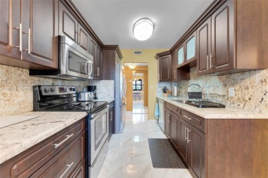 Beautifully updated 2-bed, 2-bath condo in an all-ages on Hillcrest Golf and Country Club in Florida - for sale on GolfHomes.com, golf home, golf lot