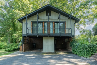 MCM corner lot home in Gastonia in Fairways with NO HOA.  Gaston on Gaston Country Club in North Carolina - for sale on GolfHomes.com, golf home, golf lot