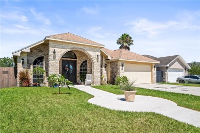 Stunning 4 bedroom 2 bath house features 12' ceilings over-sized on L.E. Ramey Golf Course in Texas - for sale on GolfHomes.com, golf home, golf lot