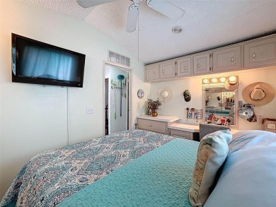 Welcome Snowbirds or Permanent Residents, 1 bedroom, 1 bath with on Glen Lakes Country Club in Florida - for sale on GolfHomes.com, golf home, golf lot