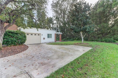 Set at the end of a peaceful cul-de-sac, this 2 bd/2ba/den home on Leisure Village Par 3 Golf Course in California - for sale on GolfHomes.com, golf home, golf lot