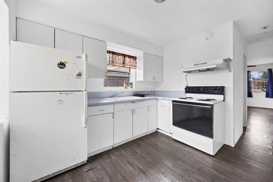 Great opportunity in the heart of Lake Worth Beach. This home on Lake Worth Municipal Golf Course in Florida - for sale on GolfHomes.com, golf home, golf lot