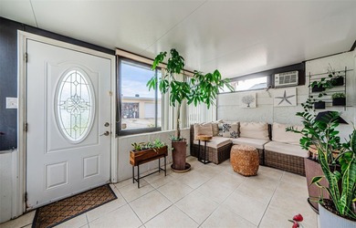 Beautiful Palm Harbor Villa!  No Flood Zone and No Land Lease! on Highland Lakes Executive Golf Course in Florida - for sale on GolfHomes.com, golf home, golf lot