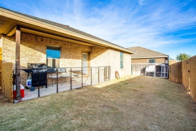 Excellent newer construction in Hillcrest Country Club! This on Hillcrest Country Club in Texas - for sale on GolfHomes.com, golf home, golf lot