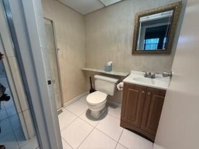 Don't miss this conveniently located updated 1st floor corner on Kings Point Golf - Executive in Florida - for sale on GolfHomes.com, golf home, golf lot