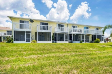 Welcome to relaxed Florida living at its finest in this on Kingsway Country Club in Florida - for sale on GolfHomes.com, golf home, golf lot