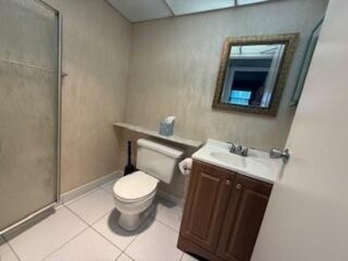 Don't miss this conveniently located updated 1st floor corner on Kings Point Golf - Executive in Florida - for sale on GolfHomes.com, golf home, golf lot