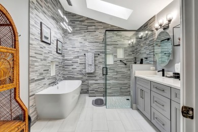 :Beautifully updated home centrally located that feels like a on Legacy at Sherwood Park Golf Course in Florida - for sale on GolfHomes.com, golf home, golf lot