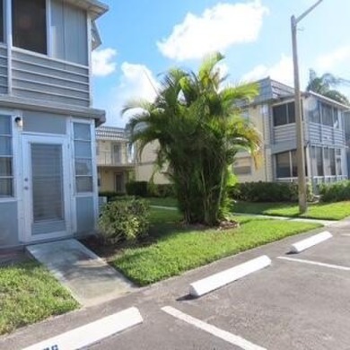 Don't miss this conveniently located updated 1st floor corner on Kings Point Golf - Executive in Florida - for sale on GolfHomes.com, golf home, golf lot