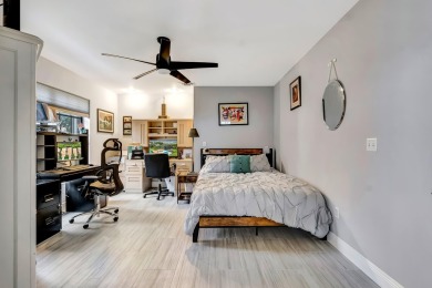 :Beautifully updated home centrally located that feels like a on Legacy at Sherwood Park Golf Course in Florida - for sale on GolfHomes.com, golf home, golf lot