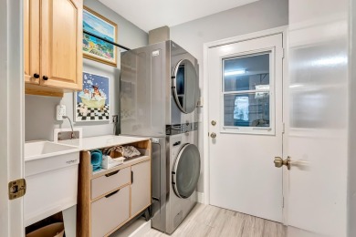 :Beautifully updated home centrally located that feels like a on Legacy at Sherwood Park Golf Course in Florida - for sale on GolfHomes.com, golf home, golf lot