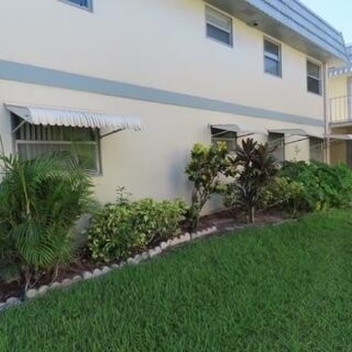 Don't miss this conveniently located updated 1st floor corner on Kings Point Golf - Executive in Florida - for sale on GolfHomes.com, golf home, golf lot