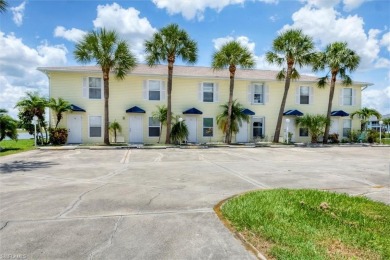 Welcome to relaxed Florida living at its finest in this on Kingsway Country Club in Florida - for sale on GolfHomes.com, golf home, golf lot