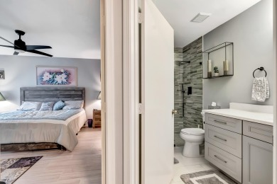:Beautifully updated home centrally located that feels like a on Legacy at Sherwood Park Golf Course in Florida - for sale on GolfHomes.com, golf home, golf lot